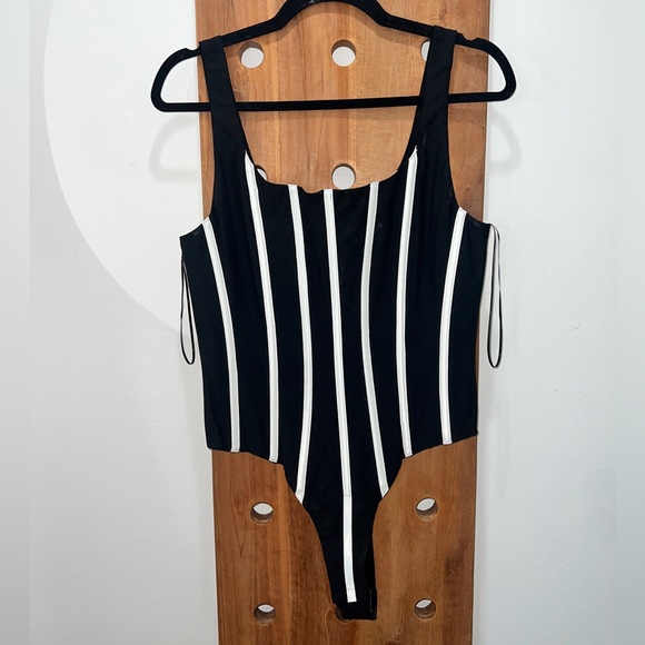 🆕 MISHA Kyanni Bodysuit in Black & Ivory - Picture 8 of 13